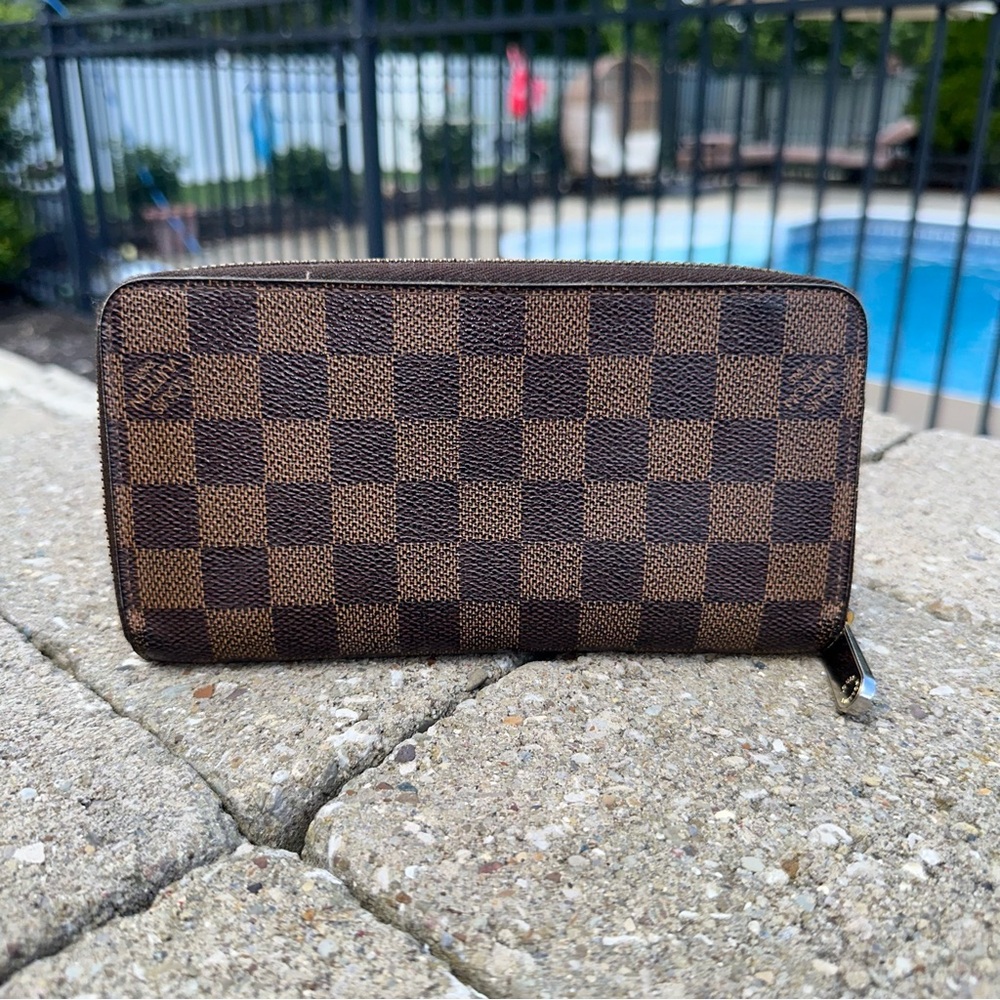 Louis Vuitton Long  Damier Zippy Wallet